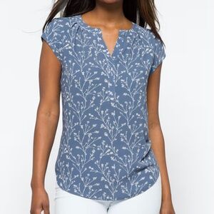 41 HAWTHORN Morey Split Neck Short Sleeve Blouse